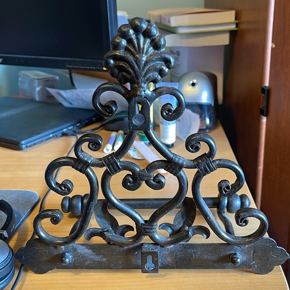 Towel handler - Picture 3 of 4